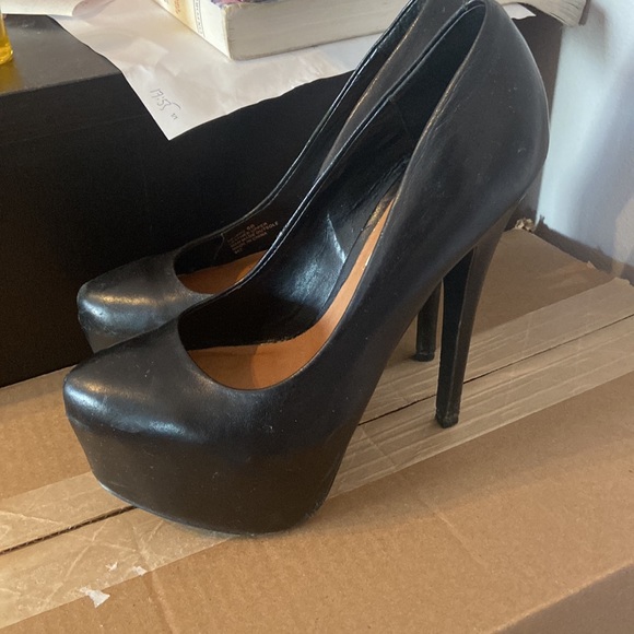 Steve Madden black platform pump heel (model: dejavu) size US 6 - Picture 3 of 5
